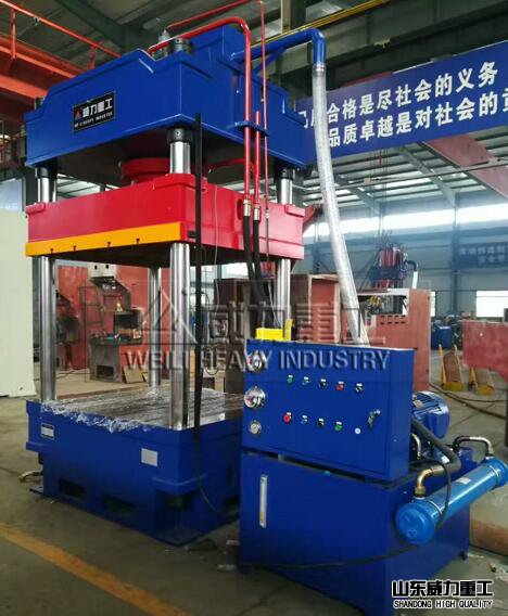 315噸四柱液壓機車間