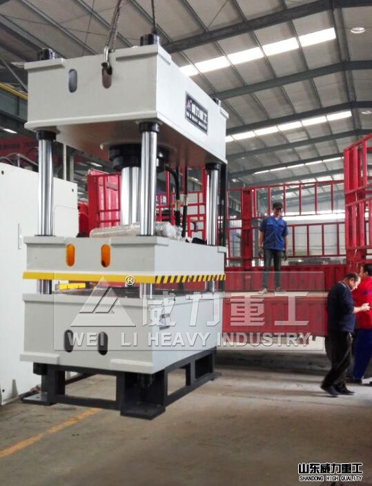 200噸四柱液壓機車間