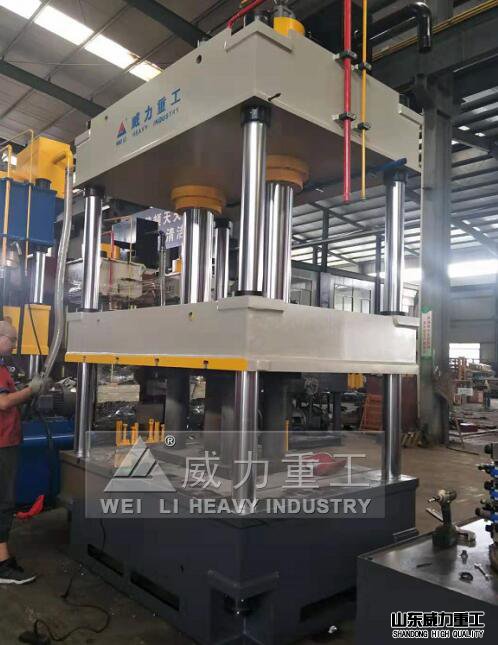 315噸雙缸液壓機車間