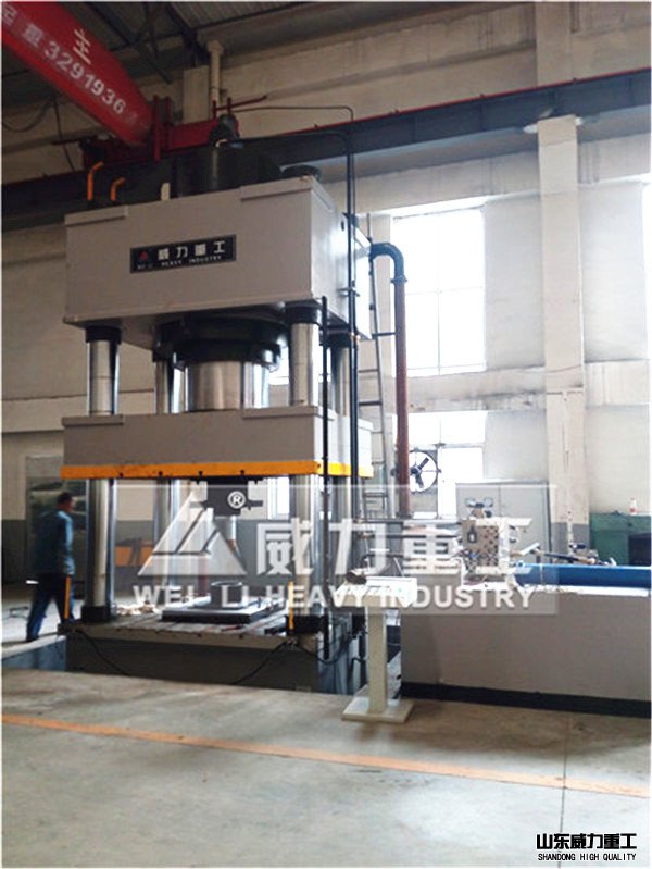 濰坊2000噸液壓機(jī)客戶現(xiàn)場