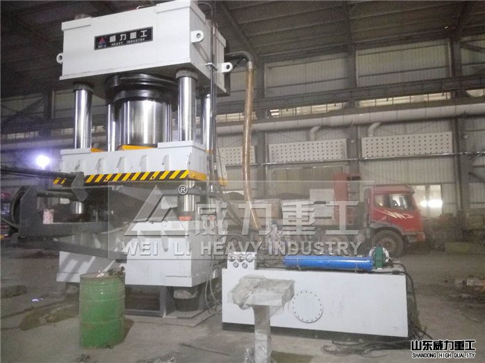 安徽2000噸四柱液壓機(jī)現(xiàn)場