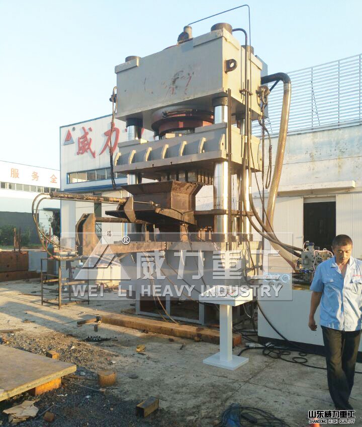 2000噸三梁四柱液壓機(jī)