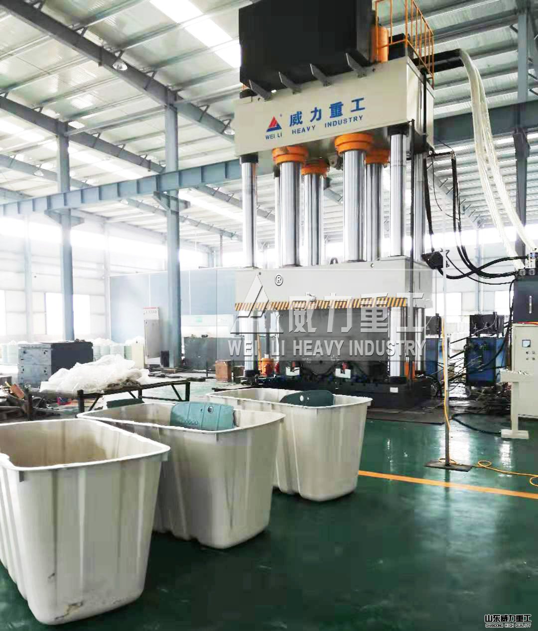 2000噸化糞池液壓機(jī)生產(chǎn)制作現(xiàn)場(chǎng)