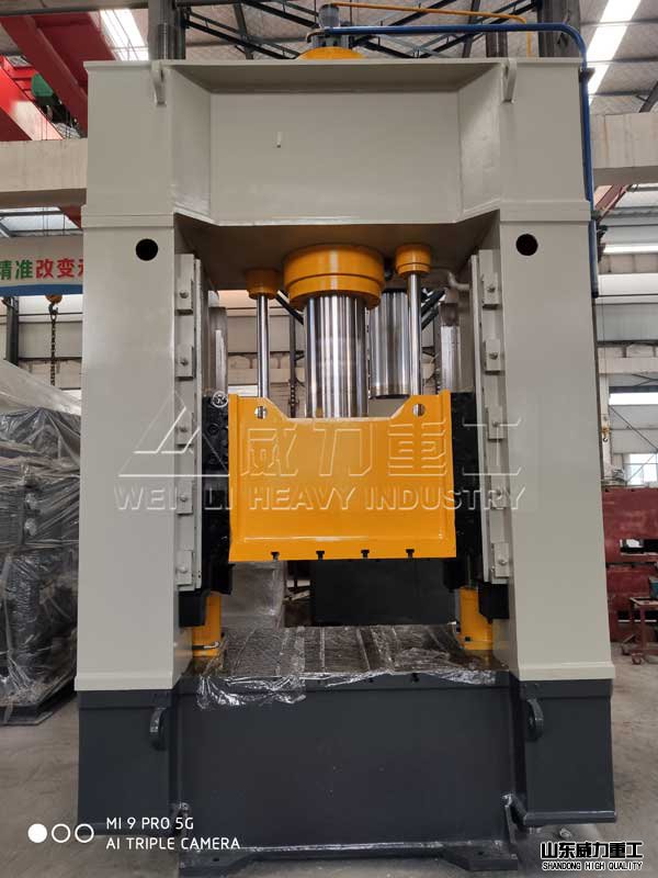 框架式液壓機(jī)圖片