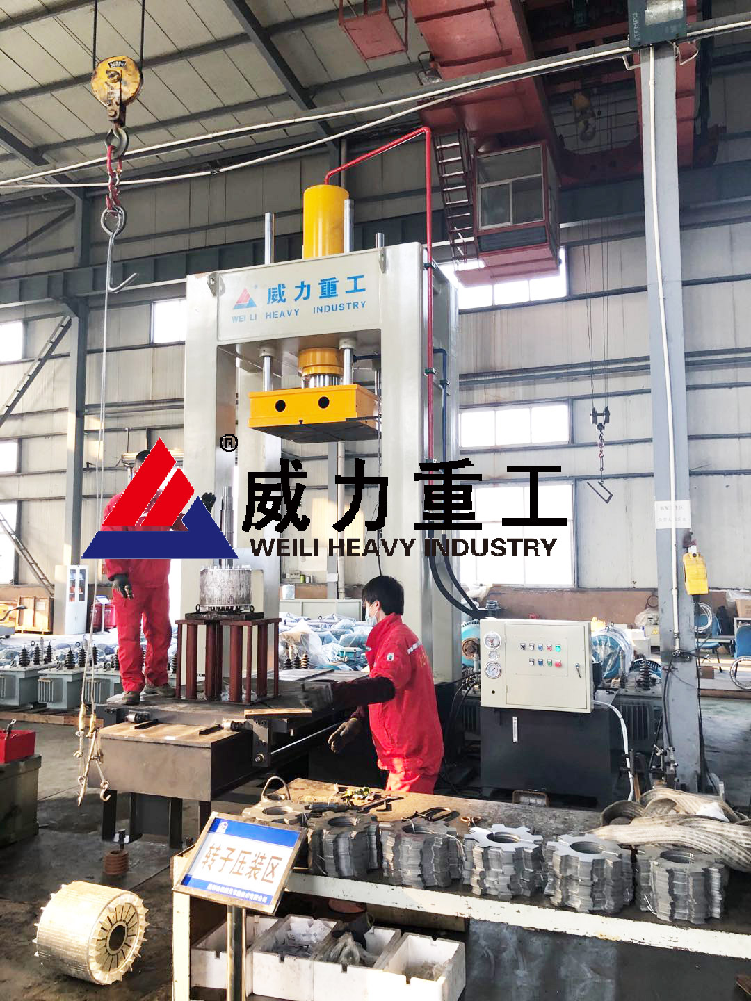 200噸龍門液壓機(jī)客戶現(xiàn)場