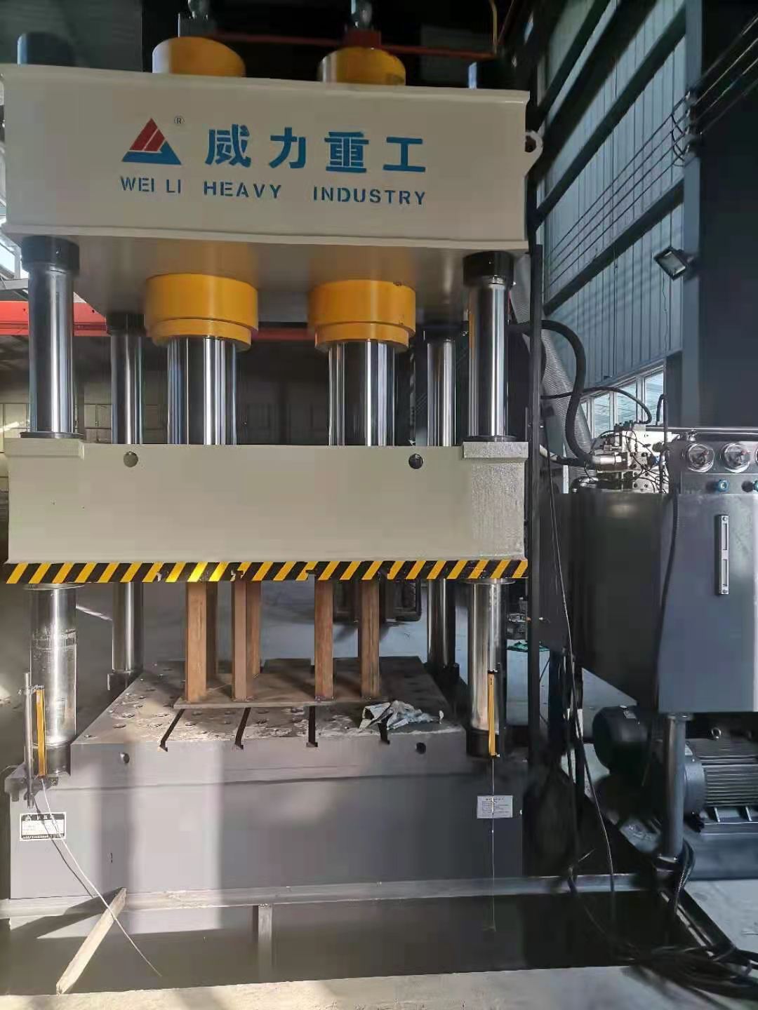 山東威力重工鋁合金電池外殼液壓機