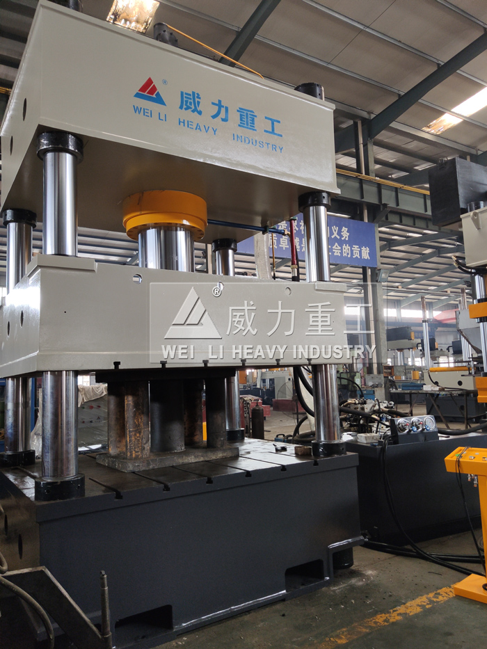 山東威力重工集裝箱側(cè)板專用液壓機(jī)