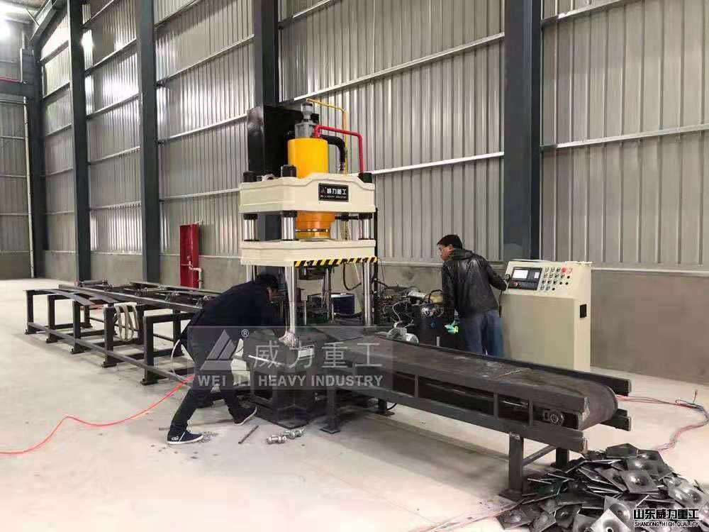 山東威力重工錨桿托盤沖壓液壓機