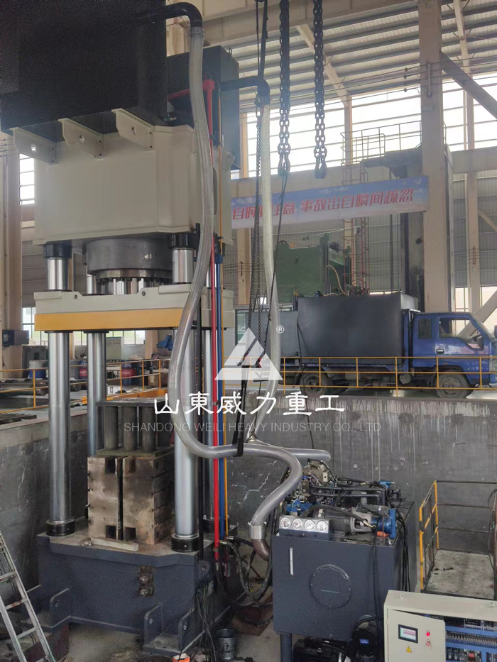 2000噸碳素坩堝液壓機