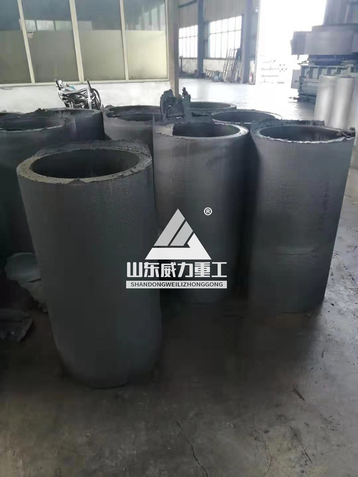 四柱液壓機(jī)壓制石墨坩堝