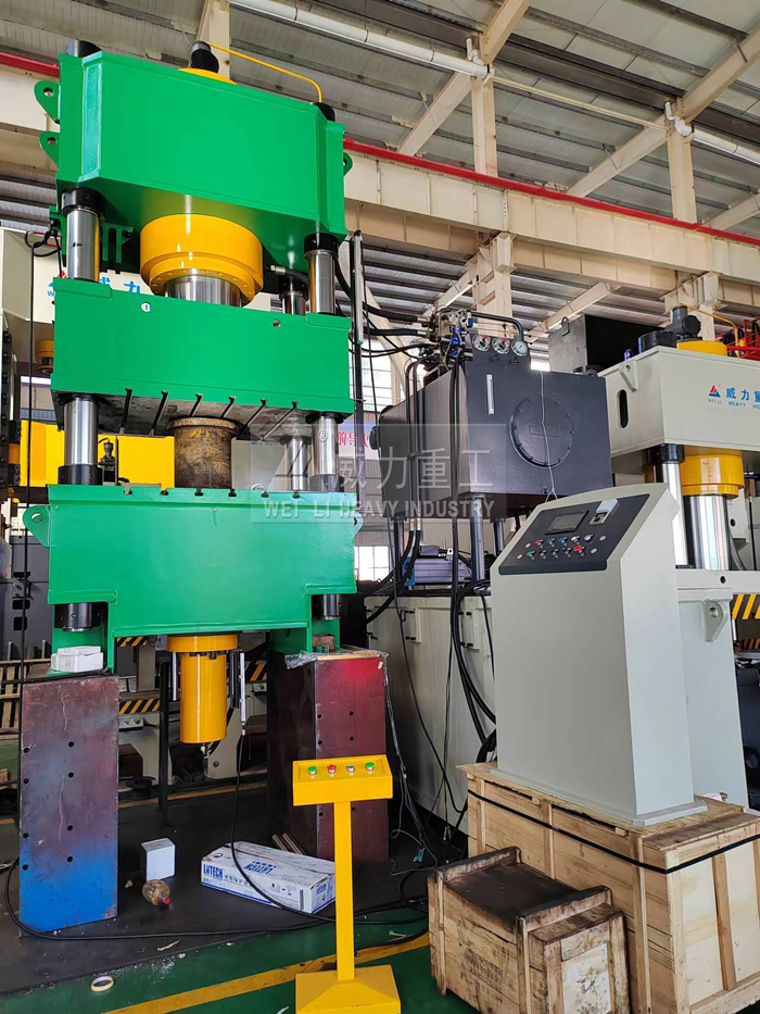 山東威力重工陶瓷粉末液壓機(jī)